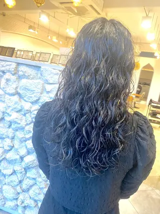ロング パーマ 饒平名 知也のヘアスタイル