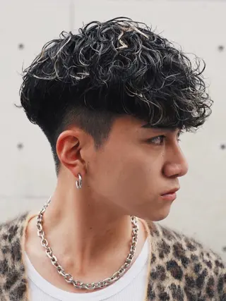 パーマ メンズ fifth 安次富　泰雅のヘアスタイル