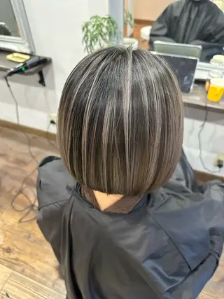ショート バレイヤージュ 隅中秀弥のヘアスタイル