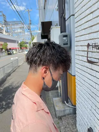 パーマ メンズ 六反 仁哉のヘアスタイル