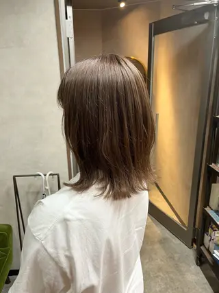 ミディアム カラー ayane ito / HAWNDのヘアスタイル