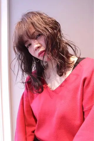 ミディアム カラー lani ブリーチ /ダブルカラーのヘアスタイル