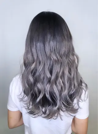 ロング カラー 川上 麻梨阿のヘアスタイル