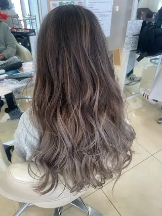 ロング カラー 牧野 佳樹のヘアスタイル