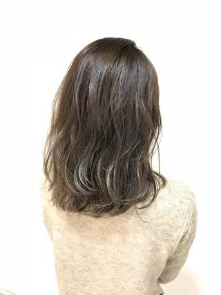 ミディアム カラー Miru by INCE HAIRのヘアスタイル