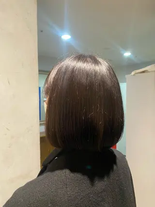 ショート ブリーチカラー/ブロ ンドレイヤーカットのヘアスタイル