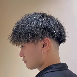 カラー パーマ メンズ 色気のフェザーパーマ 港南台のメンズ美容師のヘアスタイル