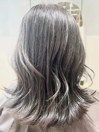 ミディアム カラー 🐶 Zina川崎 竹下  あい🐶のヘアスタイル