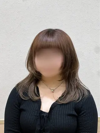セミロング カラー 山口 玖瑠美のヘアスタイル