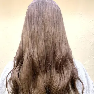ロング ブリーチ🌈ハイトー ンカラー ✨アニカ✨のヘアスタイル