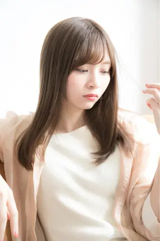 ミディアム カラー トップ スタイリストのヘアスタイル