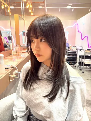 セミロング 艶カラー✨レイヤー 𝐚𝐲𝐚𝐤𝐚のヘアスタイル