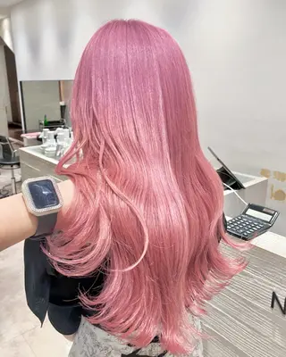 ロング カラー サキ🤍ハイトーン 🩰くびれ巻きヘアのヘアスタイル