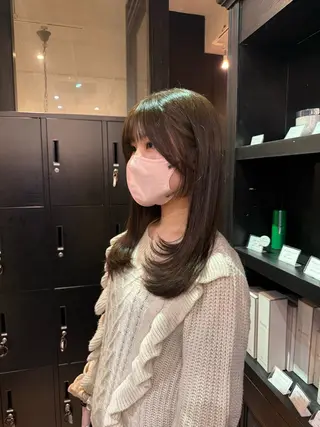 セミロング カラー shiomi H辻田 杏梨のヘアスタイル