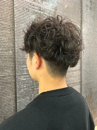 パーマ メンズ 對馬 光梨のヘアスタイル