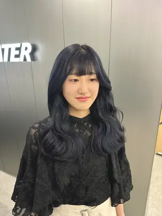 ロング カラー 暗髪🩶ラベンダー/ ブルー/ユウナ🤍のヘアスタイル