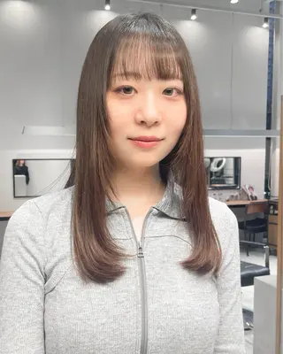 カラー 金本麗美　ボブパーマ グレージュ/オリーブのヘアスタイル