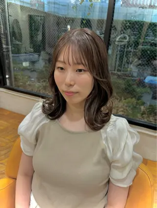 ミディアム カラー 渋谷 とまとのヘアスタイル