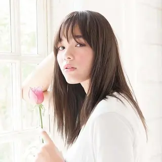 セミロング 心cocoro Shizukaのヘアスタイル