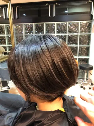 ショート カラー レイヤーカット 早崎太生のヘアスタイル