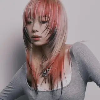 カラー ウルフ/レイヤー/ ブリーチカラーのヘアスタイル
