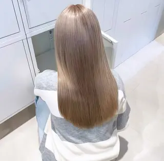 カラー ニトウ レイナのヘアスタイル