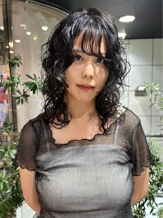 ミディアム パーマ 髪質改善 ネイル コトミ🐸のヘアスタイル