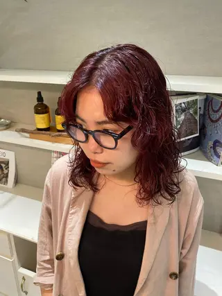 ミディアム 薄暮 マツイ　レンのヘアスタイル