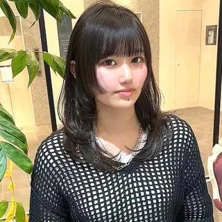 ミディアム 大阪ウルフカット 🐺デザインカラーのヘアスタイル