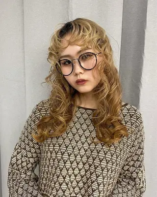 ロング カラー ヘアアレンジ Shiori・:* 💫のネイルデザイン