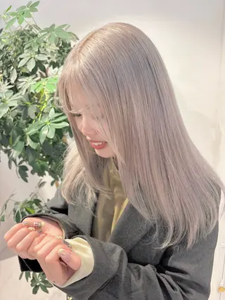 カラー ニトウ レイナのヘアスタイル