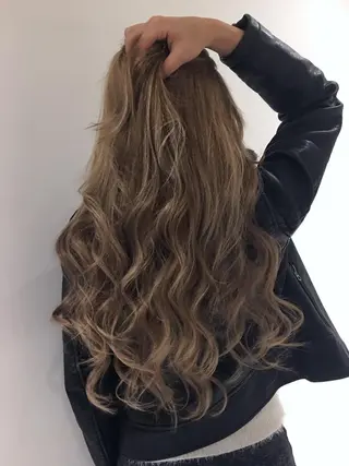 カラー Lano [ラノ]のヘアスタイル