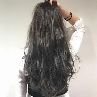 ロング カラー ヘアアレンジ Zina渋谷エリア マネージャShionのヘアスタイル