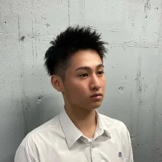 メンズ 顔まわりレイヤー デザインカットのヘアスタイル