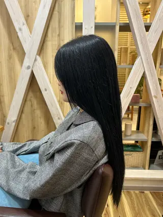 ロング カラー 根石 結菜のヘアスタイル