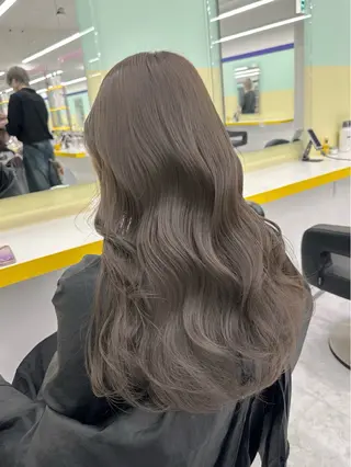 ロング カラー ブリーチ縮毛矯正加藤 赤み無し透明感ヘアのヘアスタイル