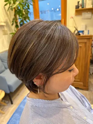 ショート カラー ✨透明感カラー✨小形 大美✨のヘアスタイル