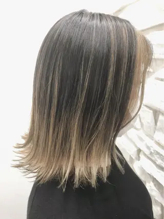 ミディアム 艶髪/ハイトーン Sherryのヘアスタイル