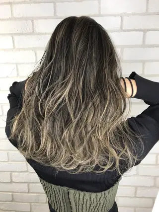 ロング カラー 小島 侑衣のヘアスタイル