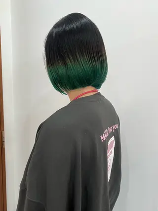 ショート カラー 切りっぱなしボブ/ ブリーチカラー/大塚のヘアスタイル