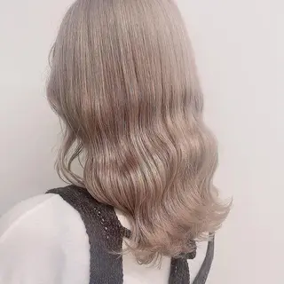 セミロング カラー 🪄池袋ハイトーン 🪄ブリーチカラーのヘアスタイル