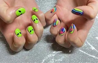 ネイル VIERU 🌈🎀💖のネイルデザイン