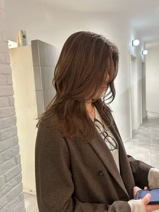 セミロング カラー オリーブベージュ/ ブリーチなし透明感のヘアスタイル