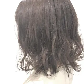 ミディアム カラー TRENCH 相澤 果歩のヘアスタイル