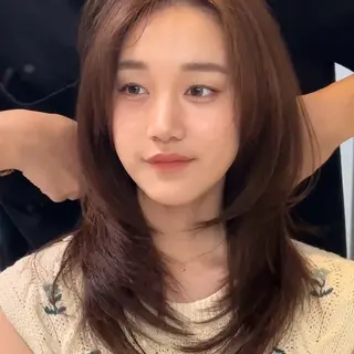 ミディアム 岸本 理希のヘアスタイル