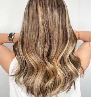 セミロング カラー デザインカラーウルフ 宙也のヘアスタイル