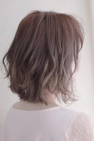 ミディアム カラー パーマ 伊藤 功士のヘアスタイル