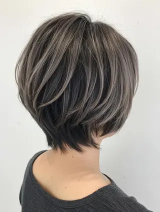 ショート カラー MOLLA 浅香山店所属・谷口ゆめ/縮毛矯正/ 大人女子/眉ワックスのヘアスタイル