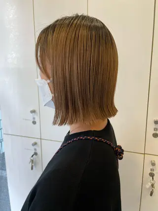 セミロング MIFA レイヤー／パーマのヘアスタイル