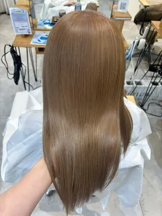 ロング カラー 肌に馴染むハイトーン /ミルクティーカラーのヘアスタイル